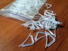 Ушко для плакатного профиля 11. Упаковка 100 шт Ушко для плакатного профиля 11. Упаковка 100 шт.