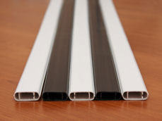 Плакатный профиль № 24 (планки для плакатов и баннеров). Цвета черный и белый.